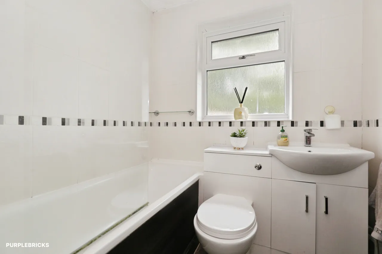 Bankfield, Bardsey, LS17, photo 10