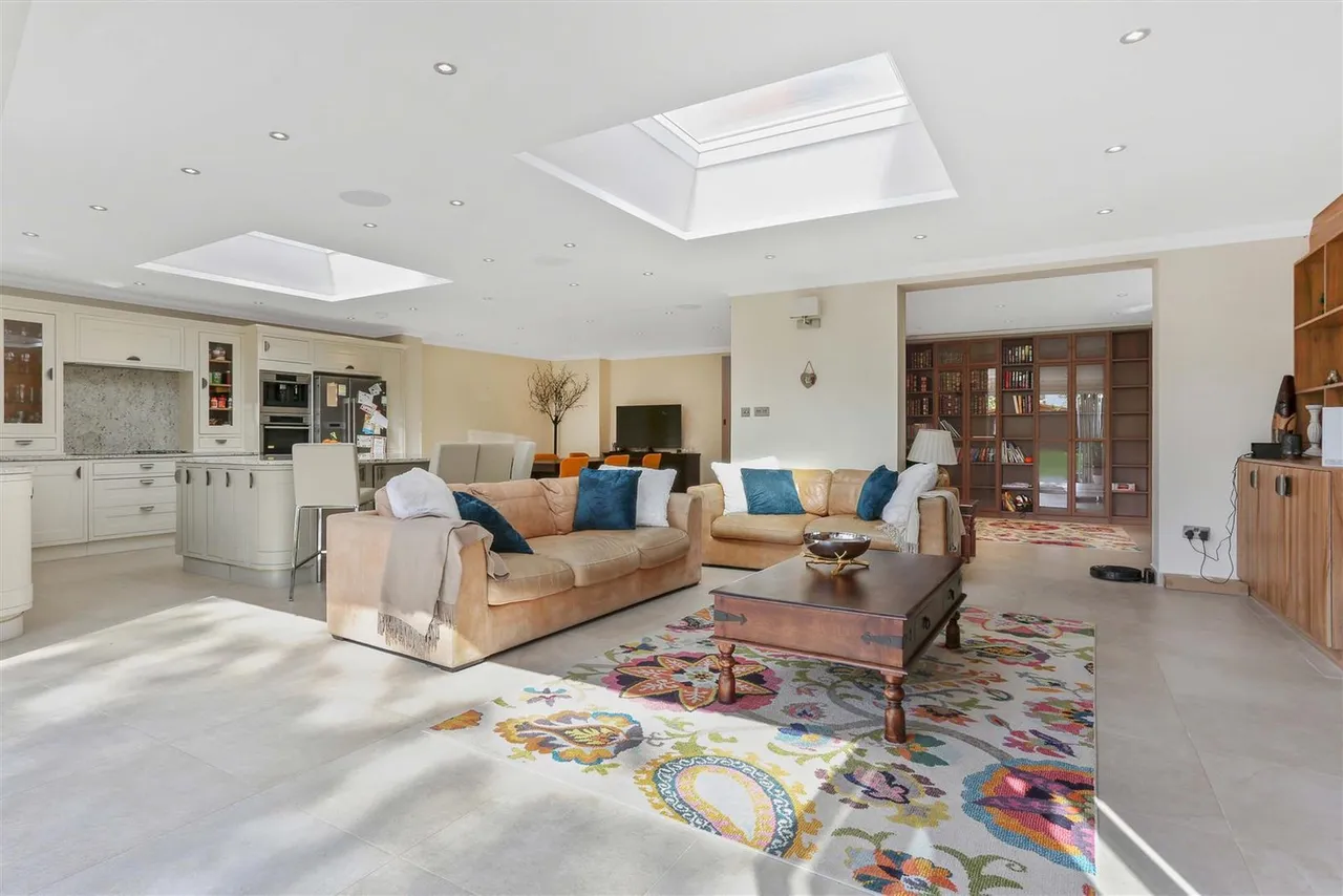 Meadowside Road, South Cheam, SM2 7PF, photo 6