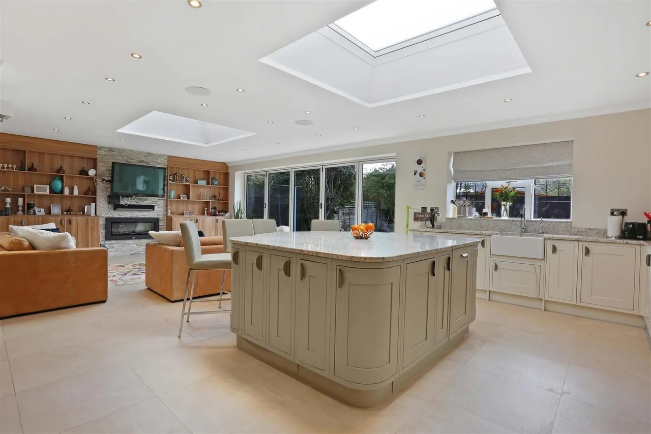 Meadowside Road, South Cheam, SM2 7PF, photo 5