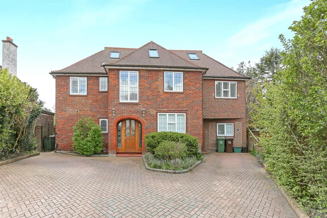 7 bed house for sale — Meadowside Road, South Cheam, SM2 7PF