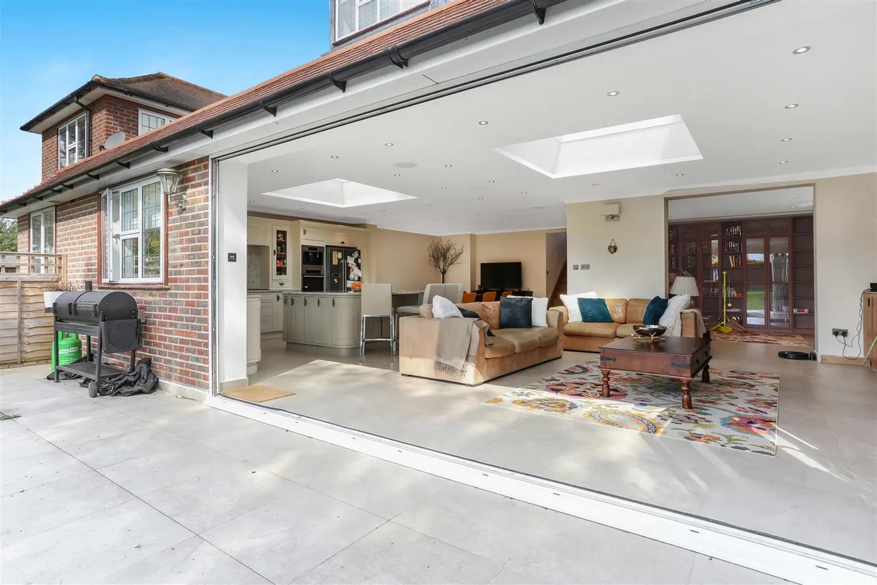 Meadowside Road, South Cheam, SM2 7PF, photo 9