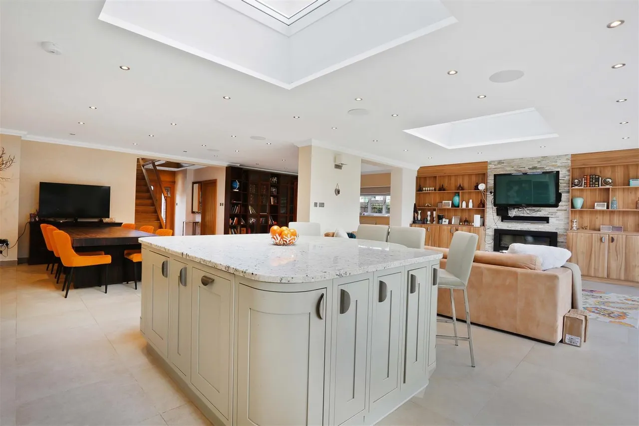 Meadowside Road, South Cheam, SM2 7PF, photo 4