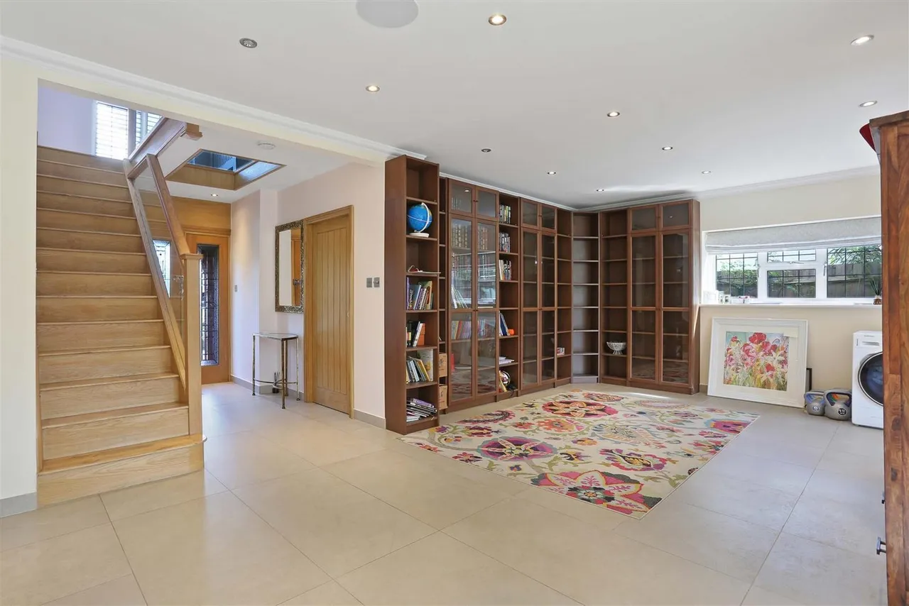 Meadowside Road, South Cheam, SM2 7PF, photo 2