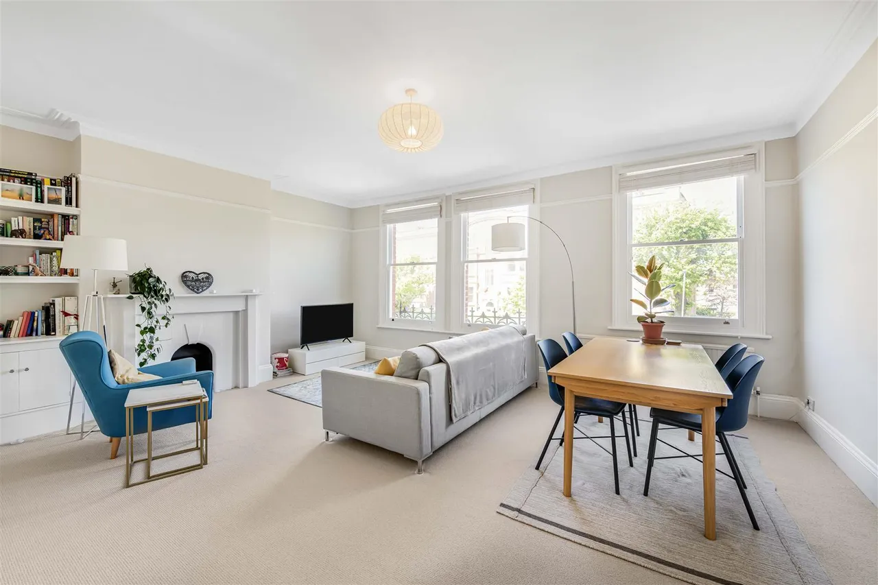 2 bed flat to rent, Erpingham Road, Putney, SW15