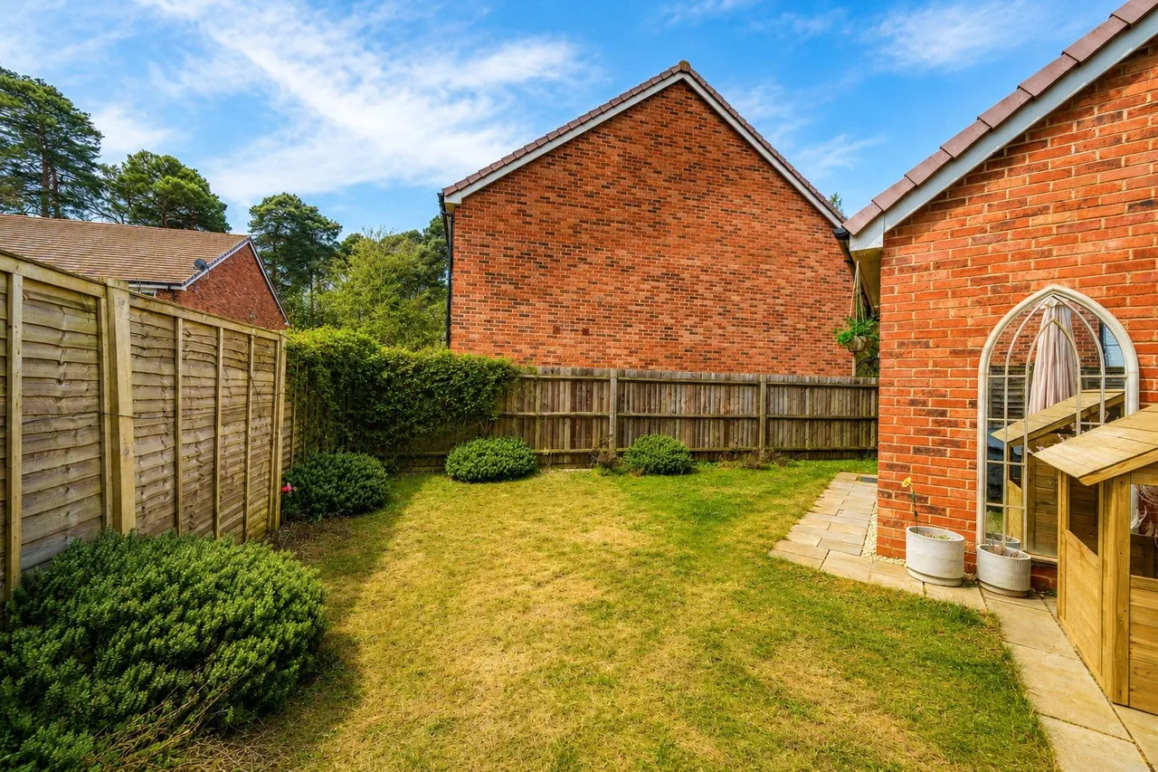 Charlie Brown Road, Burghfield Common, Reading, Berkshire, RG7 3FB, photo 12