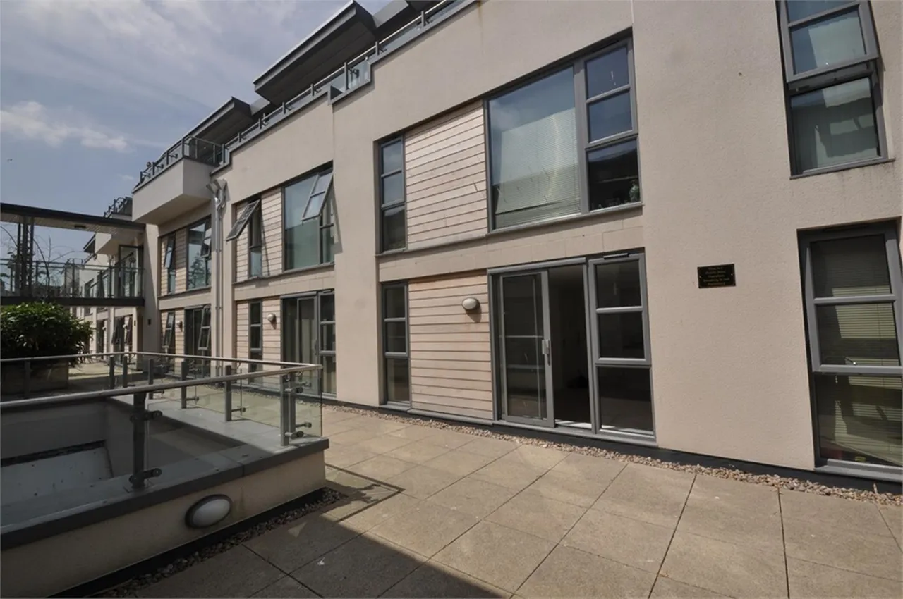 flat to rent — Castlemoat Place