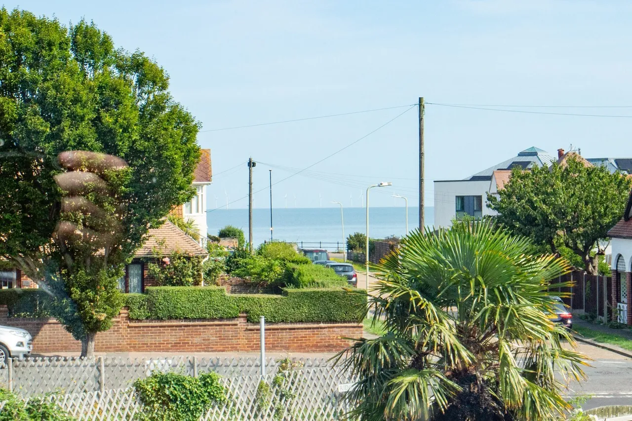Ridgeway Cliff, Herne Bay, CT6, photo 2
