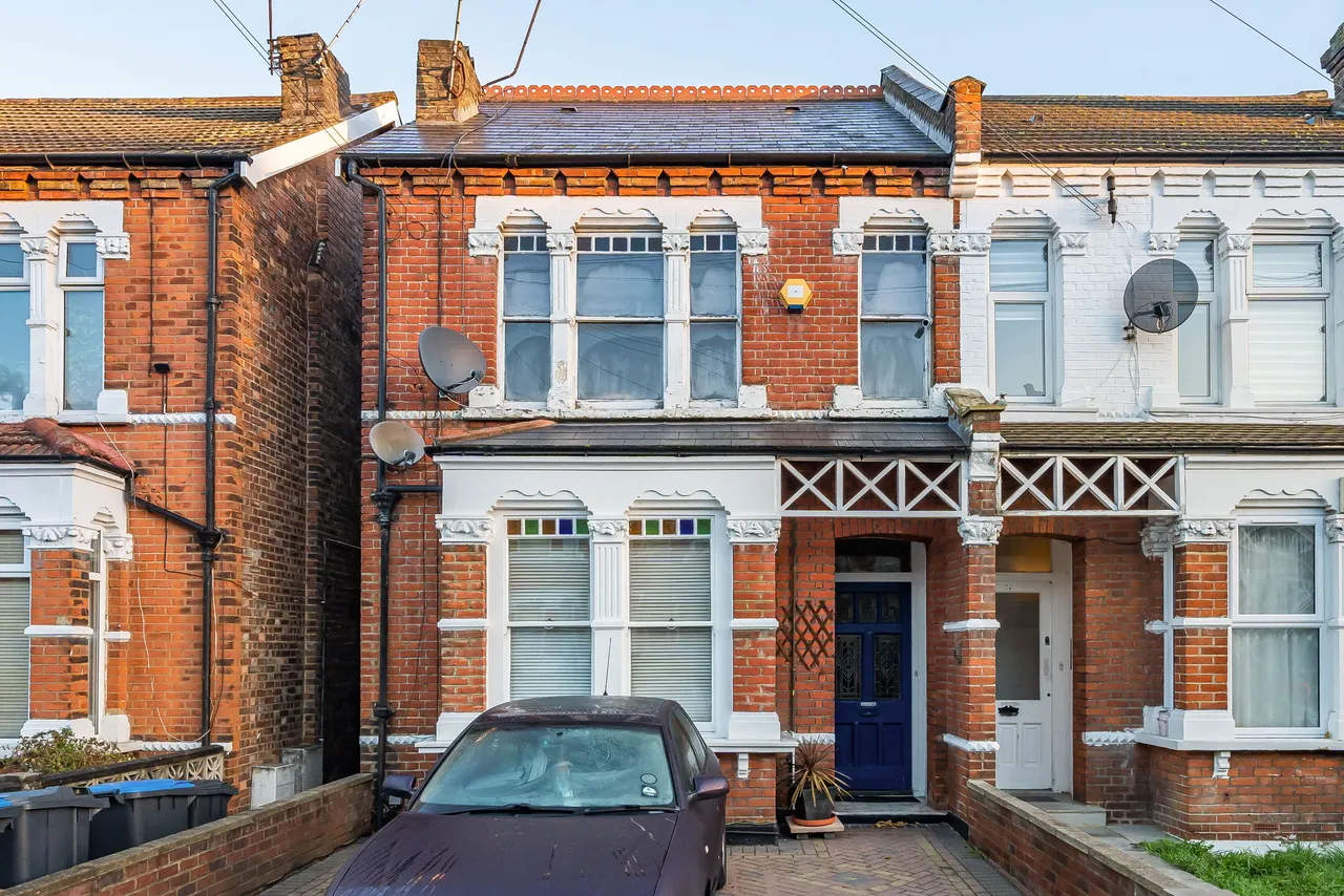 2 bed flat to rent, London, N13