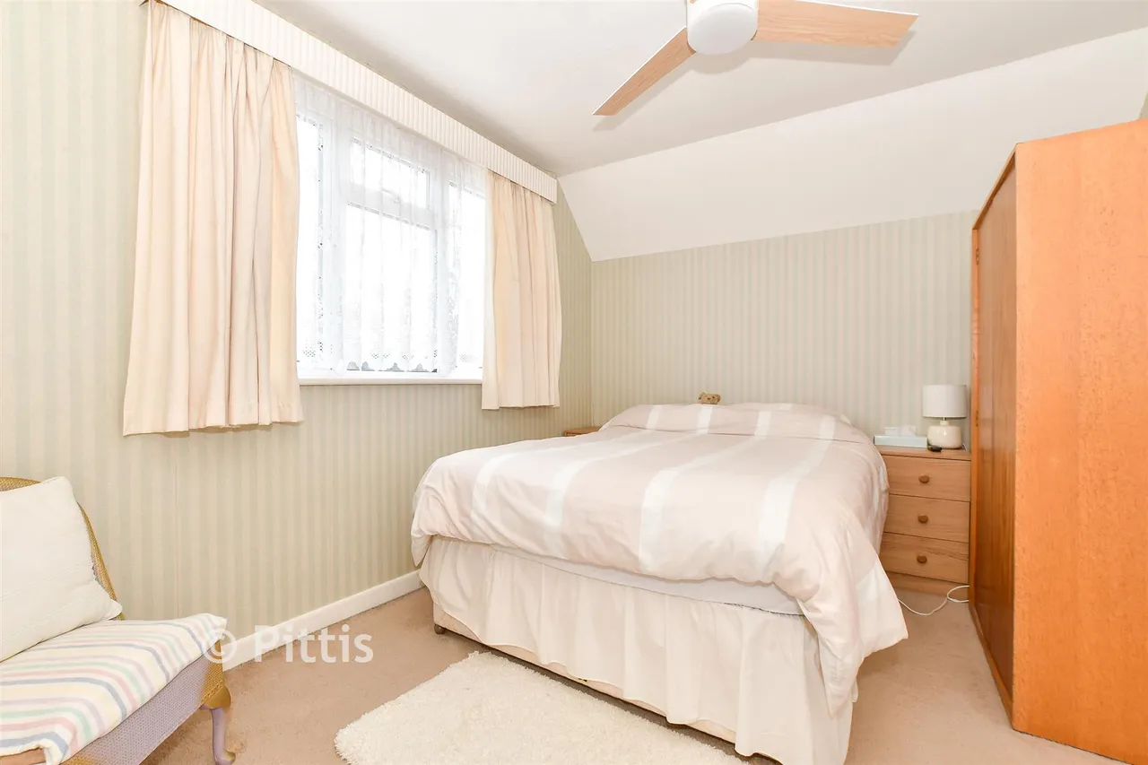 Ratcliffe Avenue, Ryde, PO33, photo 9