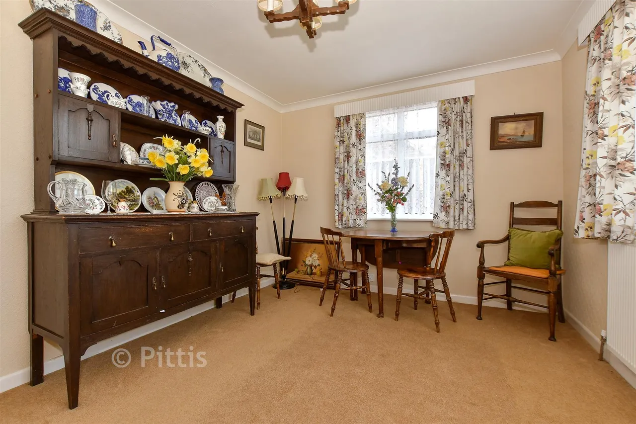 Ratcliffe Avenue, Ryde, PO33, photo 7