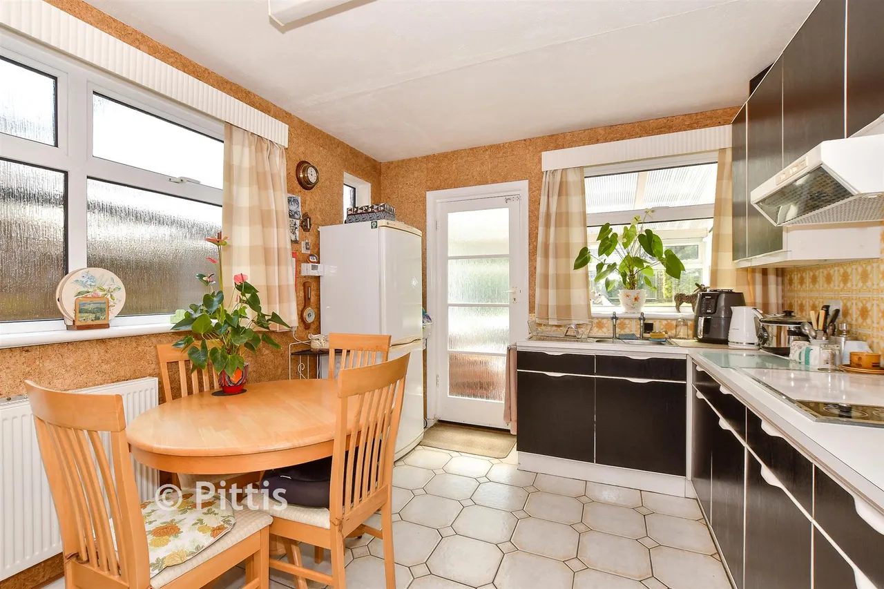 Ratcliffe Avenue, Ryde, PO33, photo 6