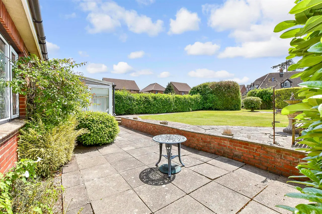 Ratcliffe Avenue, Ryde, PO33, photo 3