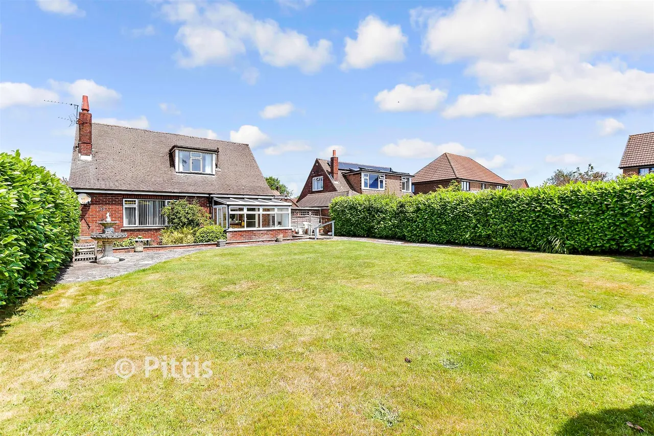 Ratcliffe Avenue, Ryde, PO33, photo 2