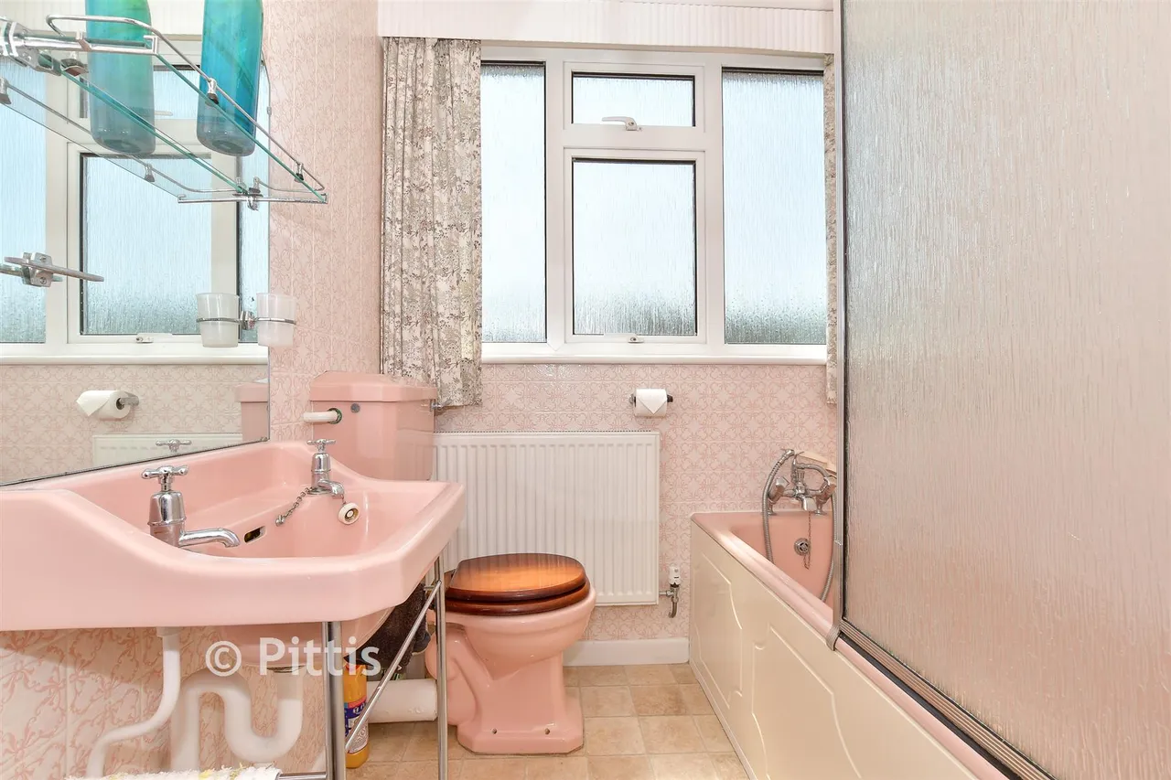 Ratcliffe Avenue, Ryde, PO33, photo 10