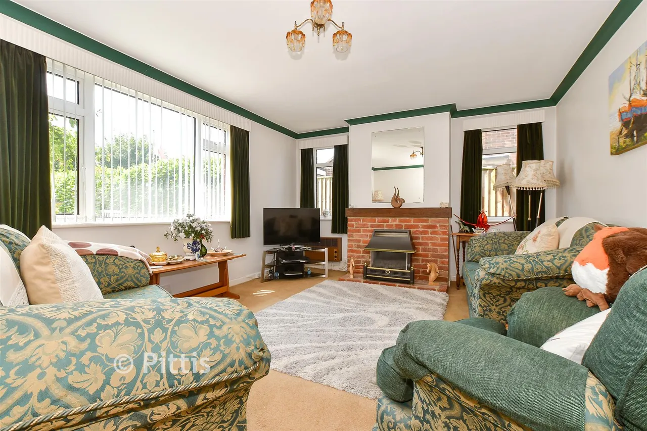 Ratcliffe Avenue, Ryde, PO33, photo 5