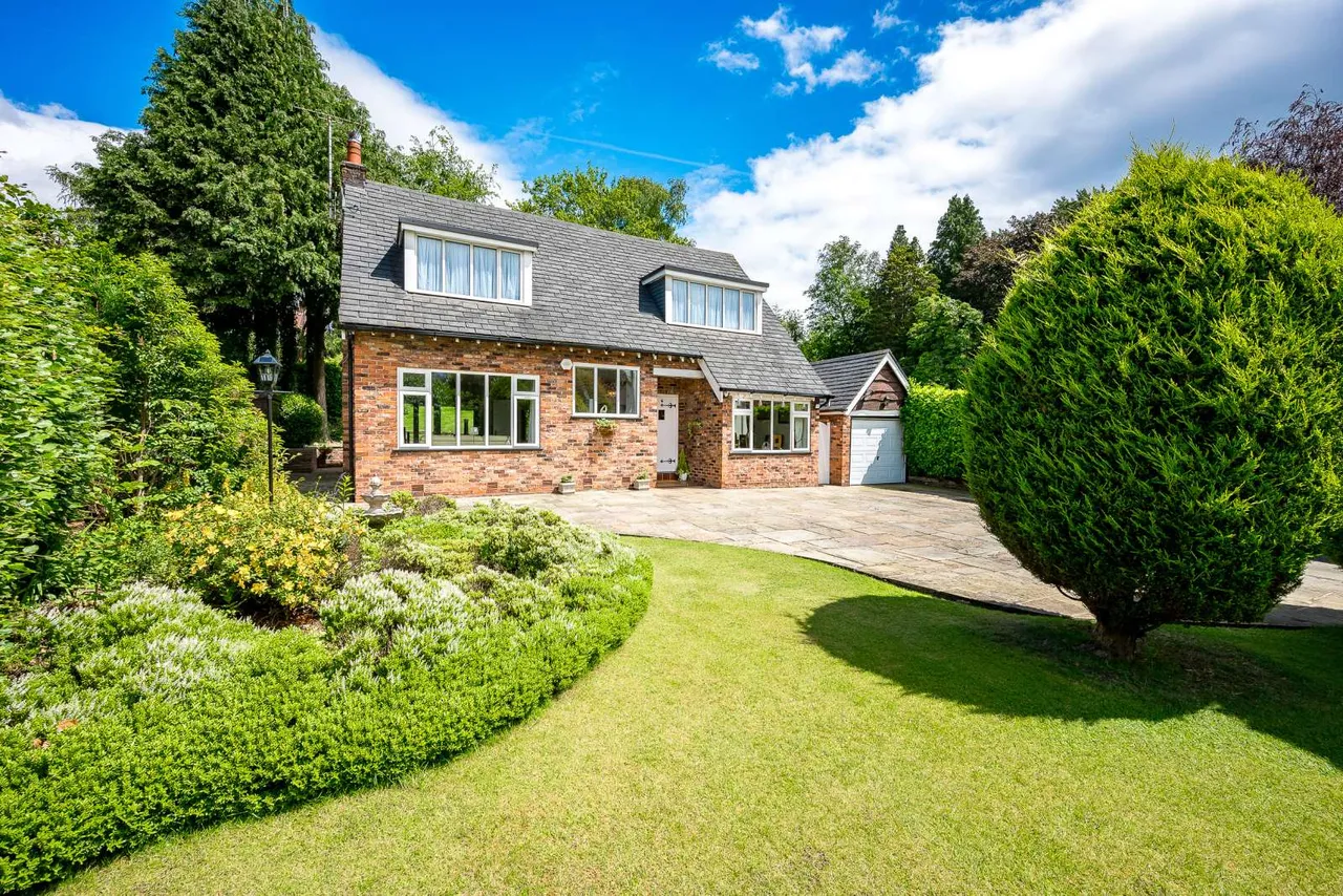 3 bed house for sale, Badger Road, Prestbury, SK10