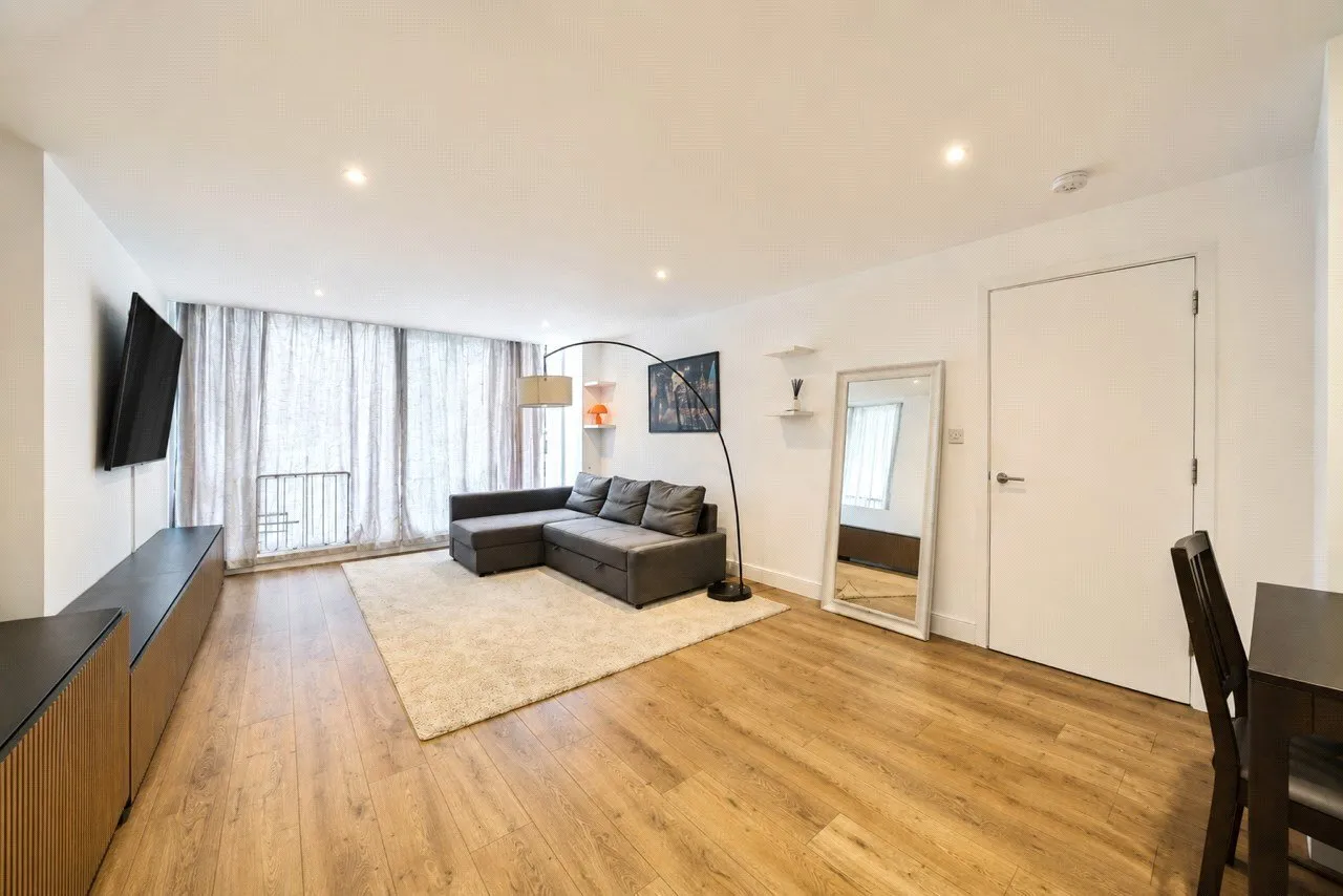 Gallions Road, London, E16, photo 2