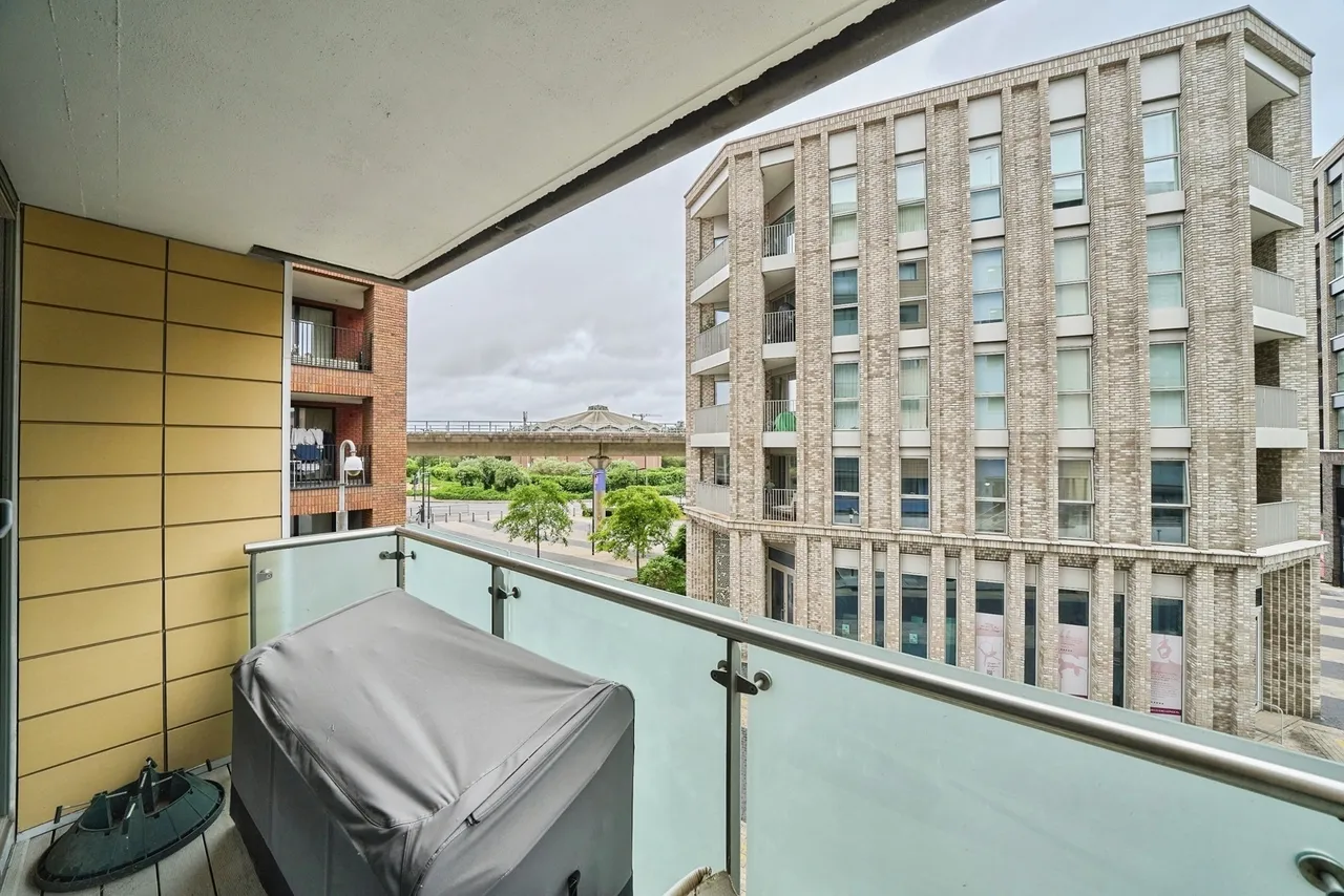 Gallions Road, London, E16, photo 10