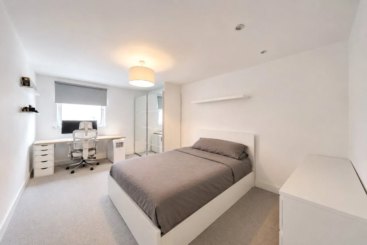 Gallions Road, London, E16, photo 6