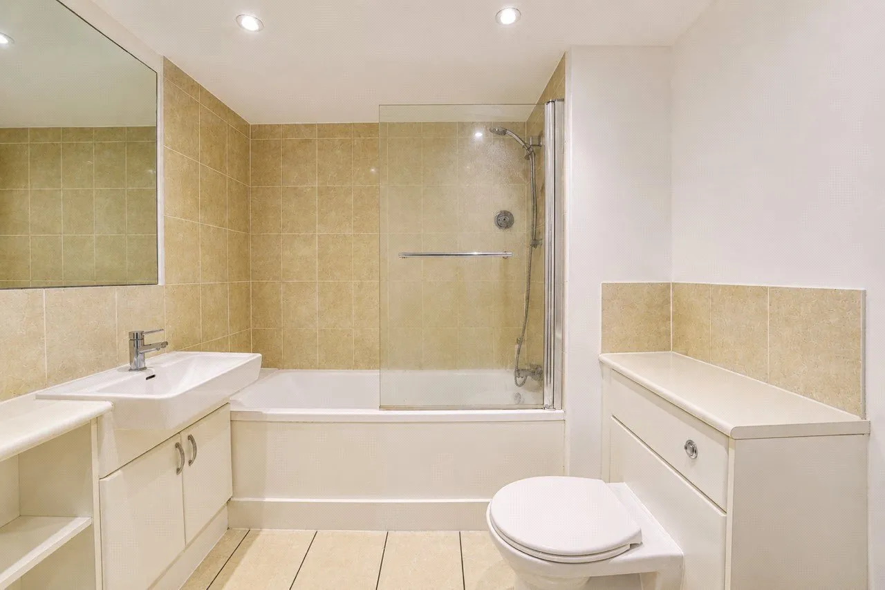 Gallions Road, London, E16, photo 8