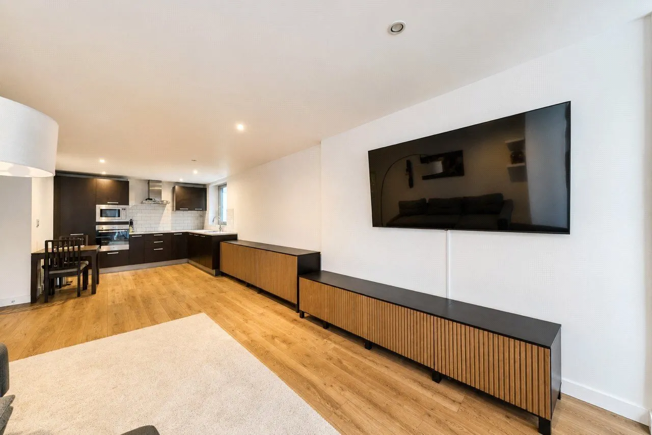 Gallions Road, London, E16, photo 3