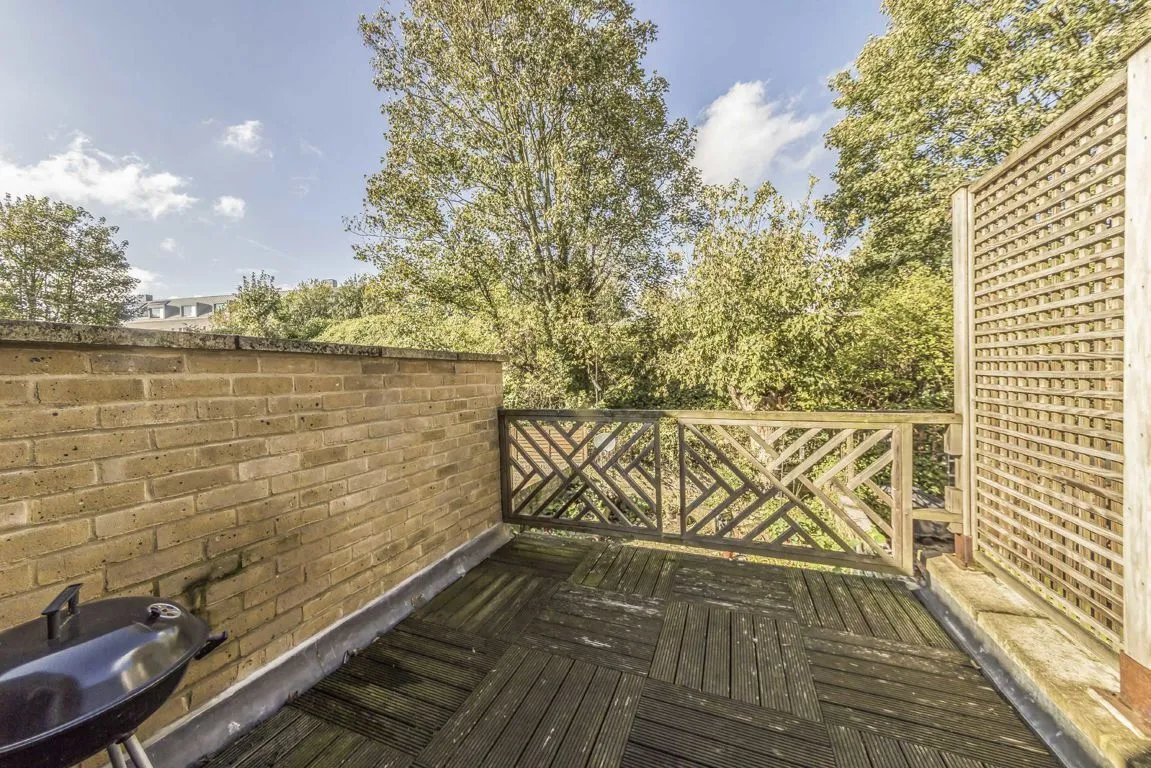 Summerley Street, SW18, photo 6