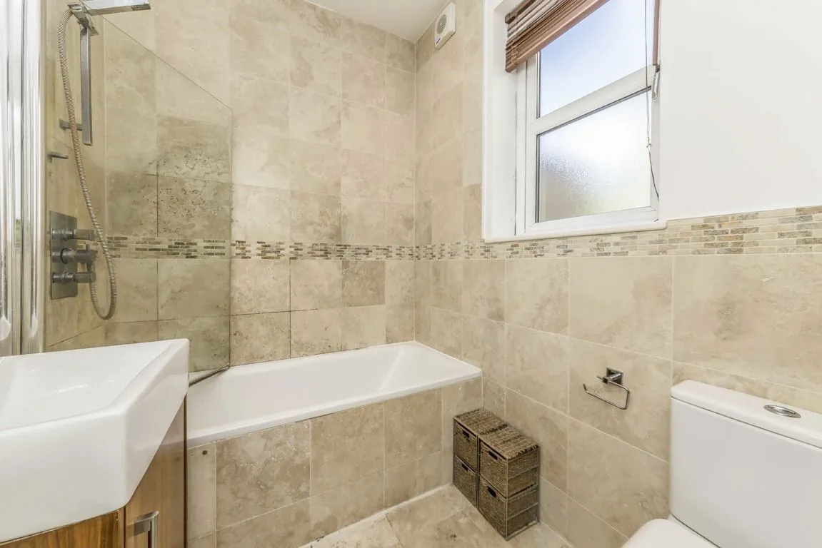 Summerley Street, SW18, photo 5