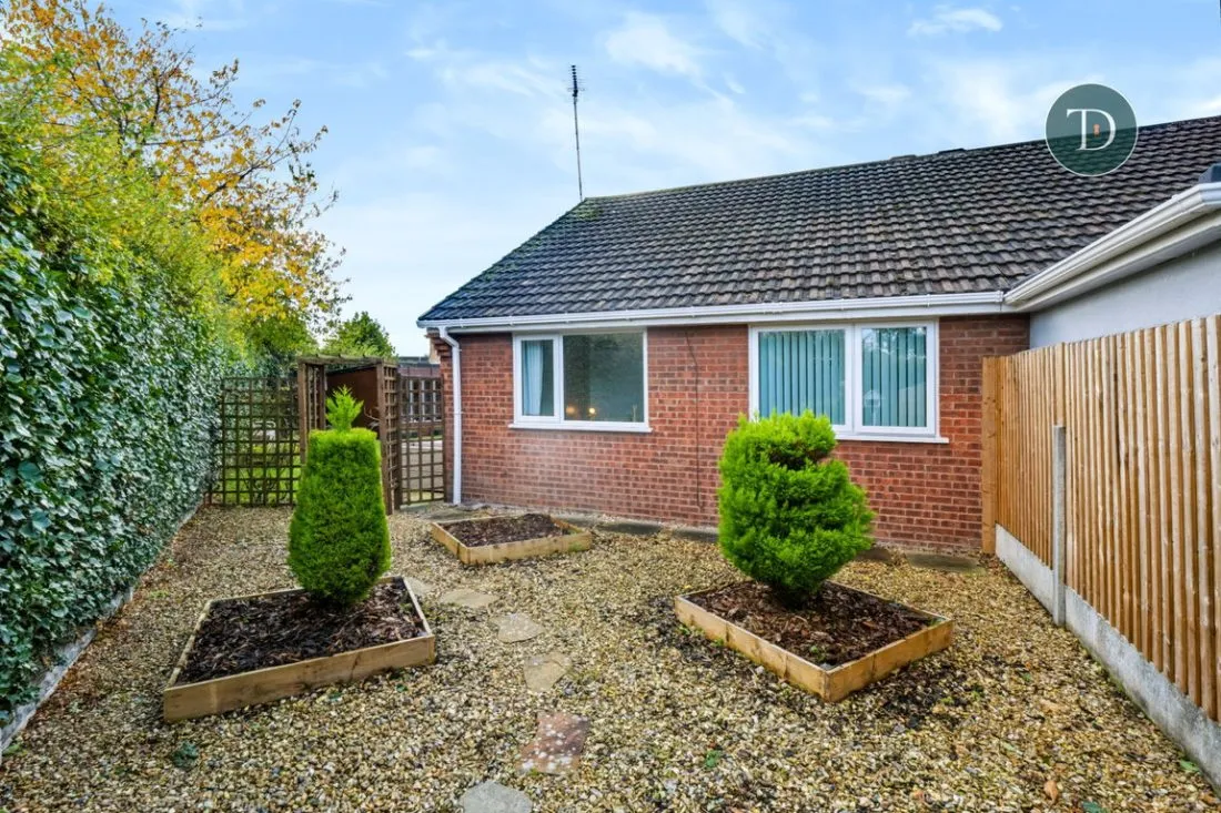 Larchdale Close, Whitby, CH66, photo 26