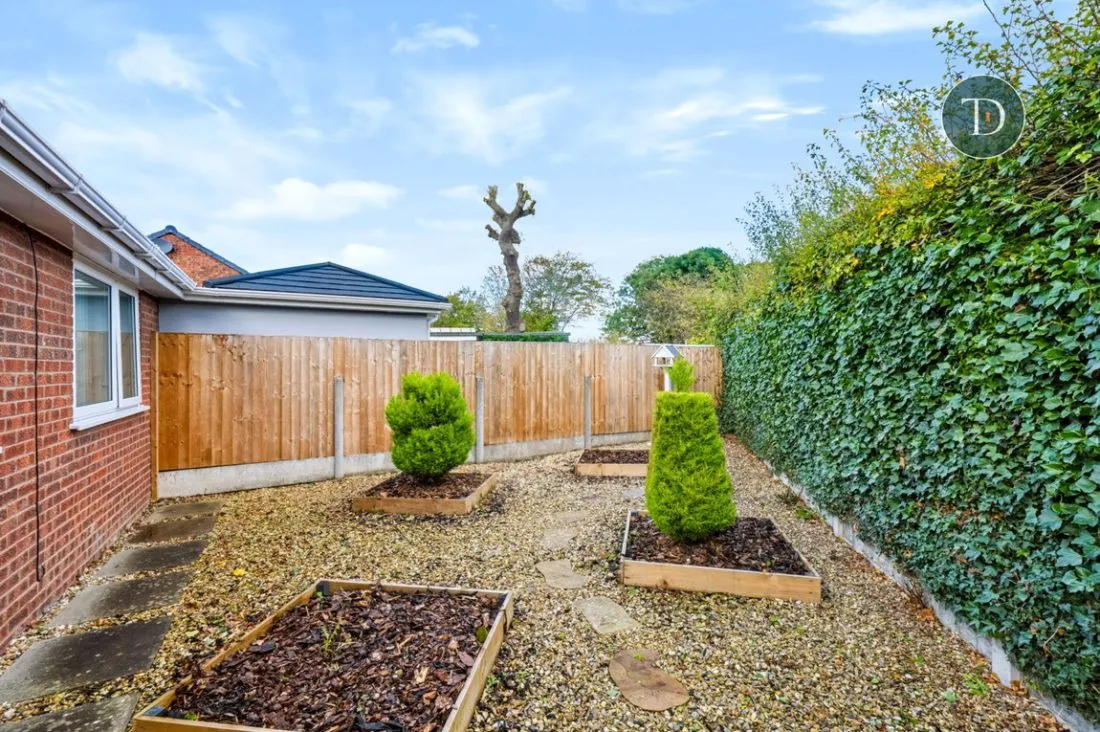 Larchdale Close, Whitby, CH66, photo 25