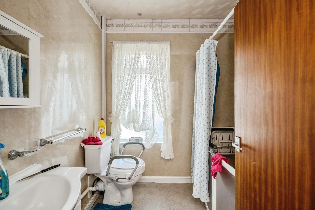 Richard Street, Llanelli, SA15, photo 17