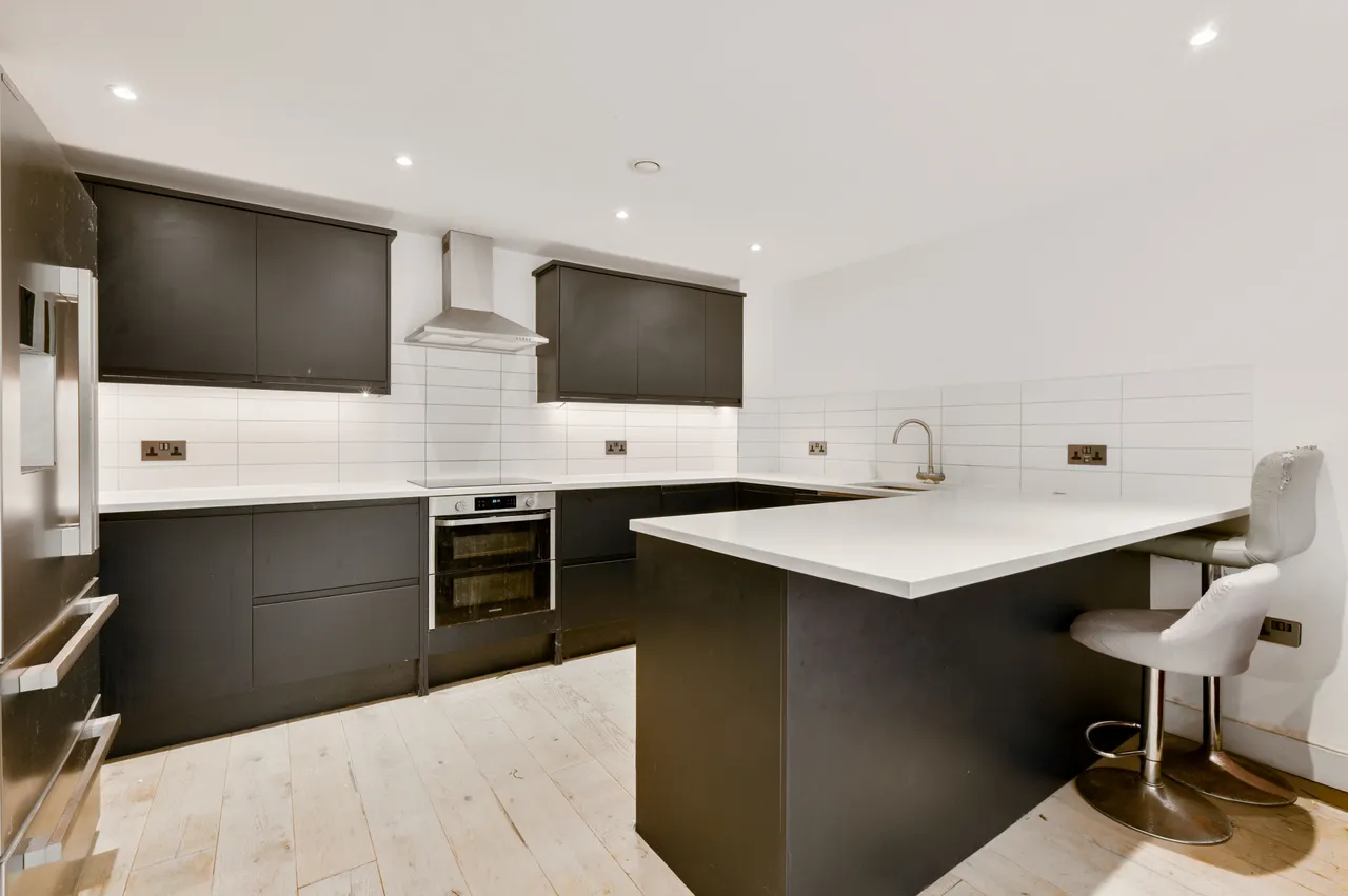 1 Rosemoor House, 90-94 Broadway, London, photo 2