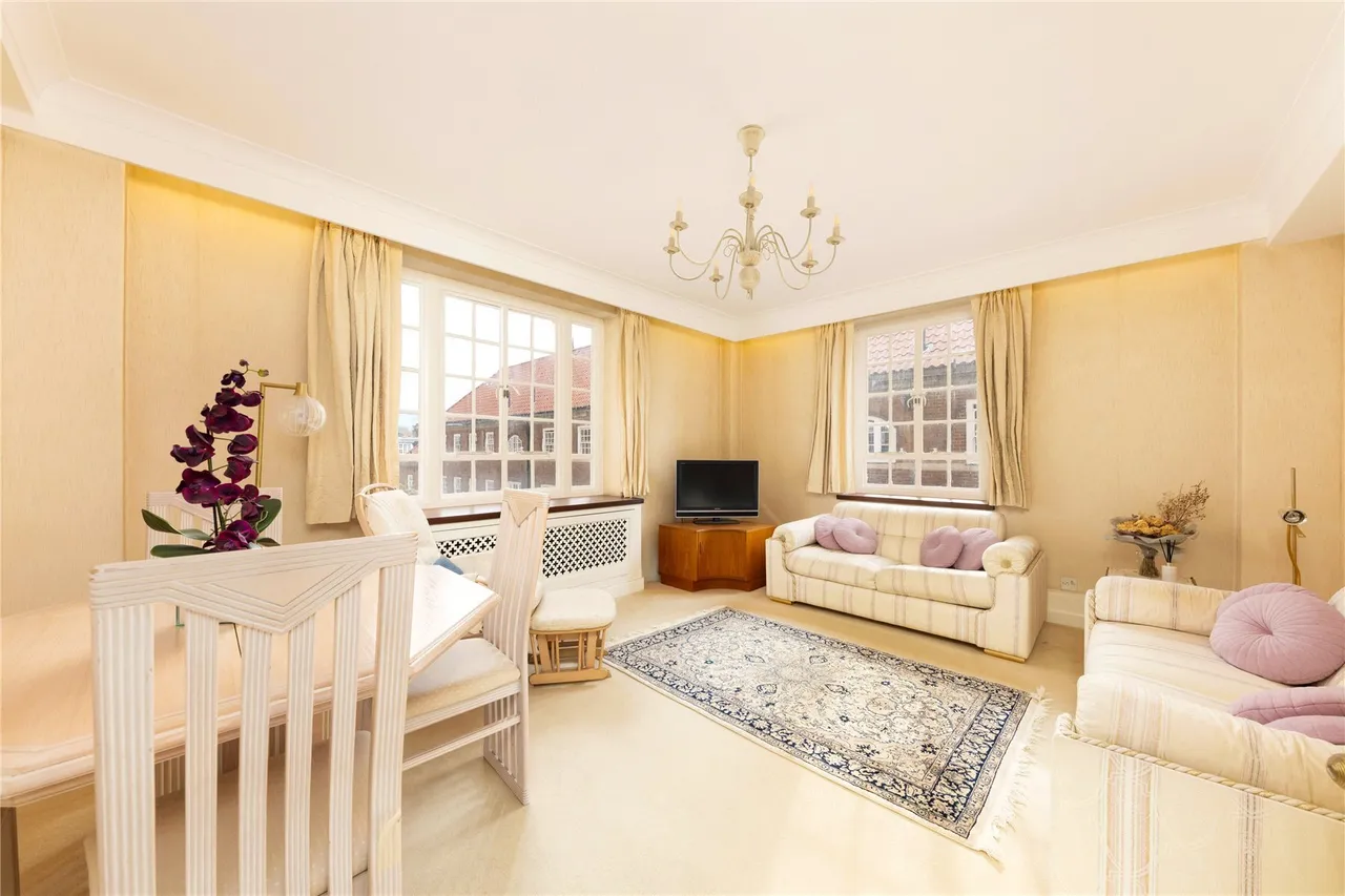 2 bed flat for sale — Swan Court, Chelsea, SW3