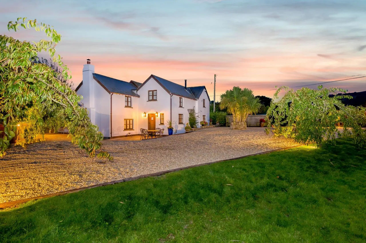 5 bed house for sale, Parc-Y-Brain Lane, Penperlleni, NP4