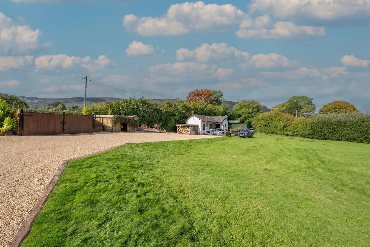 Parc-Y-Brain Lane, Penperlleni, NP4, photo 20