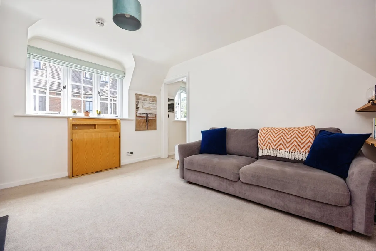 Portsmouth Road, Guildford, GU2, photo 8