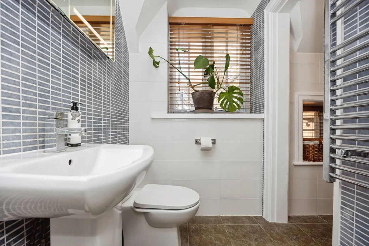 Portsmouth Road, Guildford, GU2, photo 7