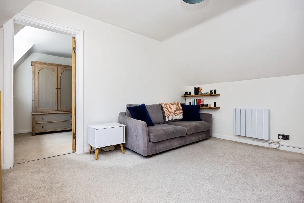 Portsmouth Road, Guildford, GU2, photo 13