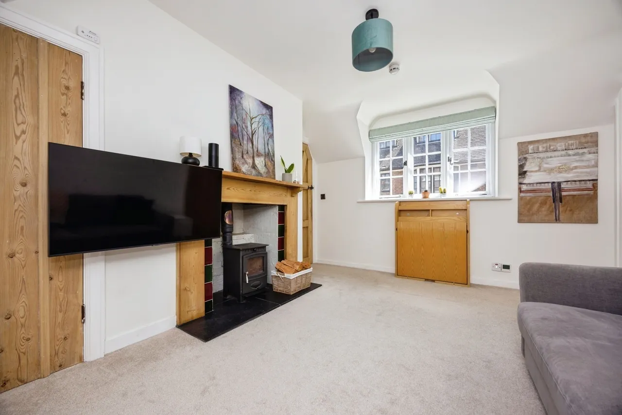 2 bed flat for sale, Portsmouth Road, Guildford, GU2