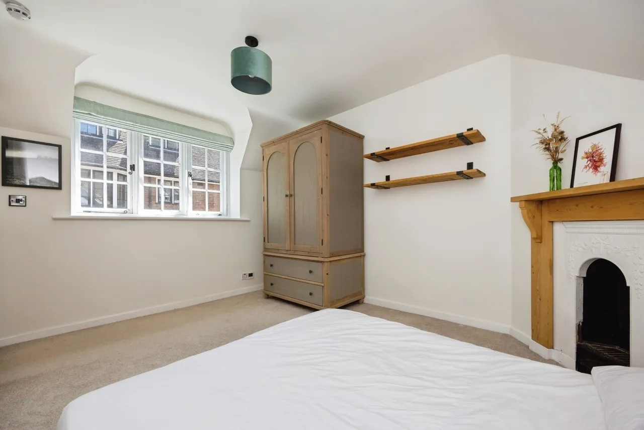 Portsmouth Road, Guildford, GU2, photo 10