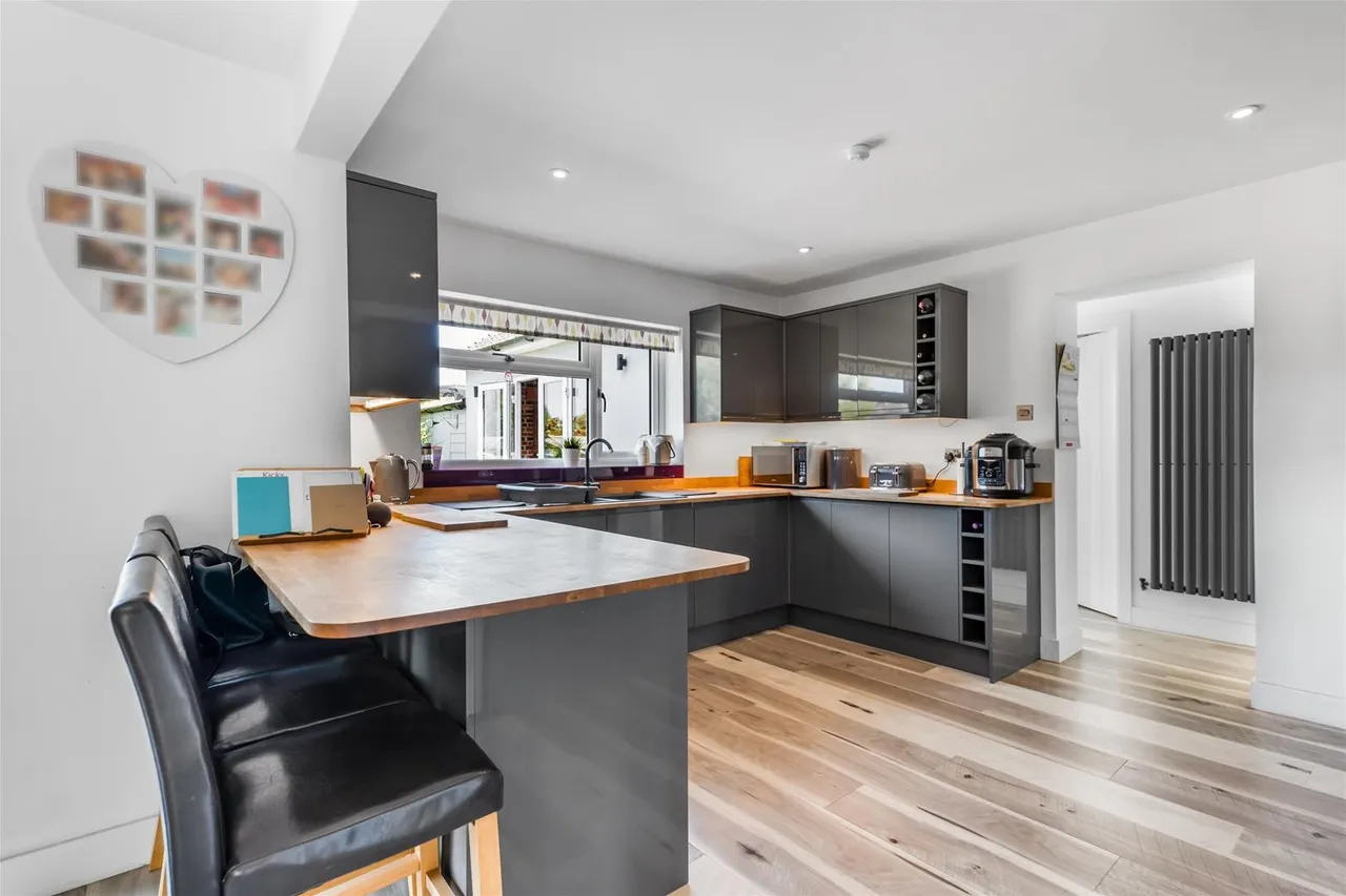 Kings Road, Horsham, West Sussex RH13 5PP, photo 8