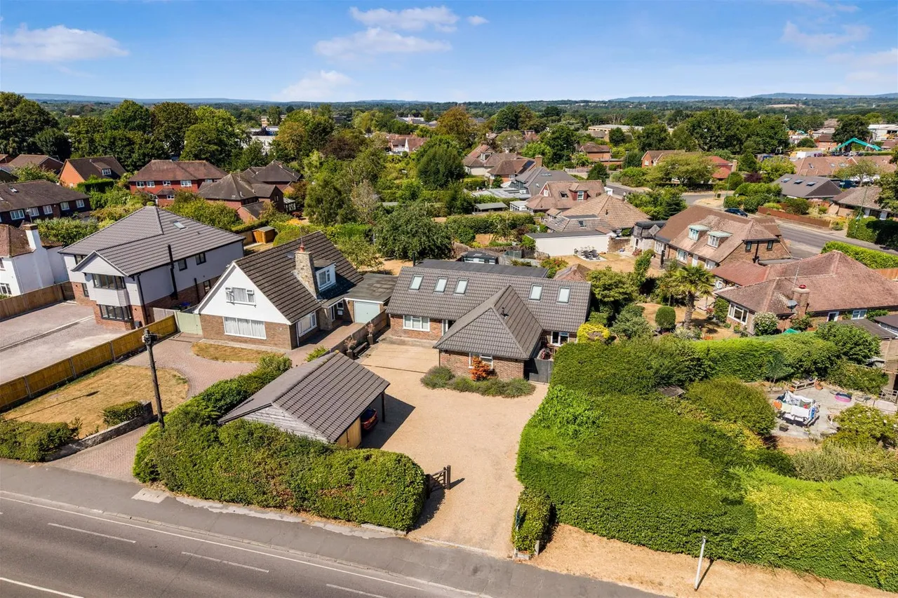 4 bed house for sale — Kings Road, Horsham, West Sussex RH13 5PP