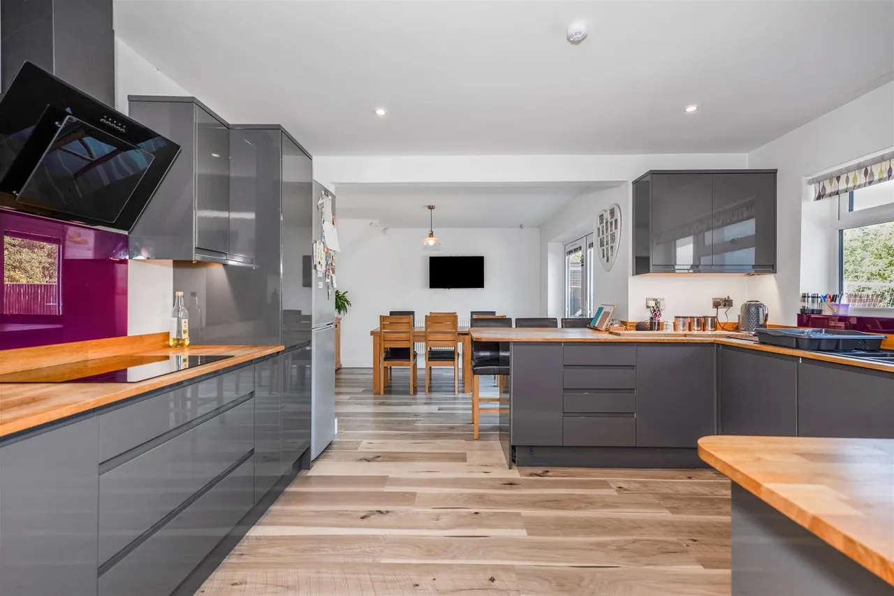 Kings Road, Horsham, West Sussex RH13 5PP, photo 6