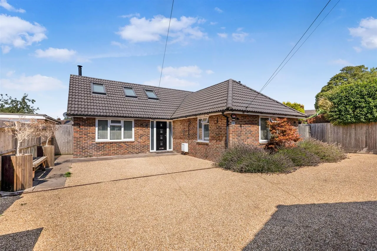 Kings Road, Horsham, West Sussex RH13 5PP, photo 3