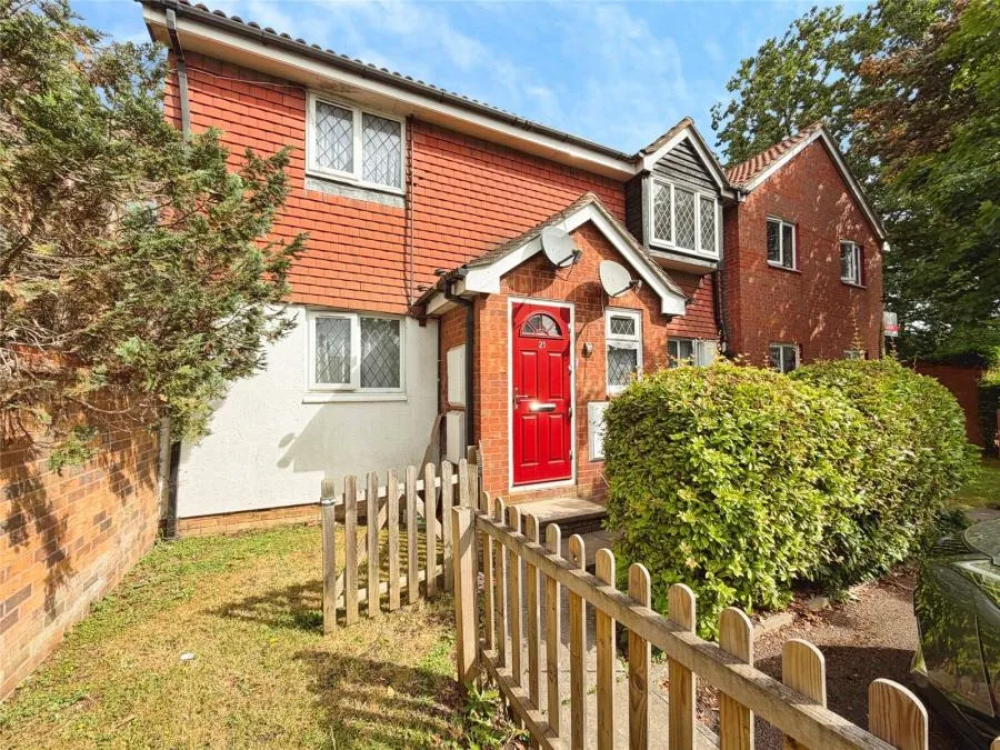 2 bed flat for sale, Padcroft Road, Yiewsley, UB7