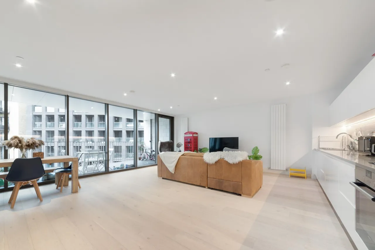 4 bed flat for sale, Commodore House, Royal Wharf, E16