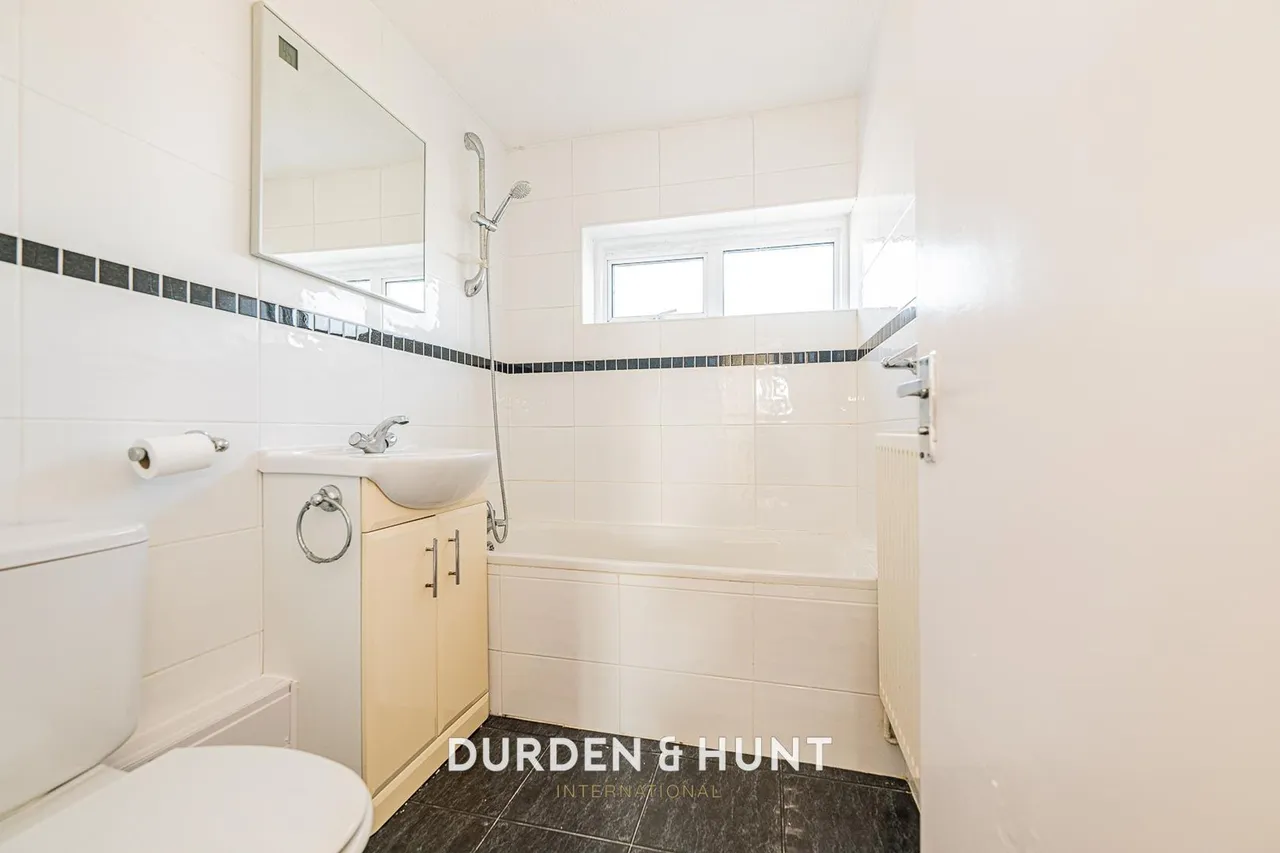 Avelon Road, Rainham, RM13, photo 9