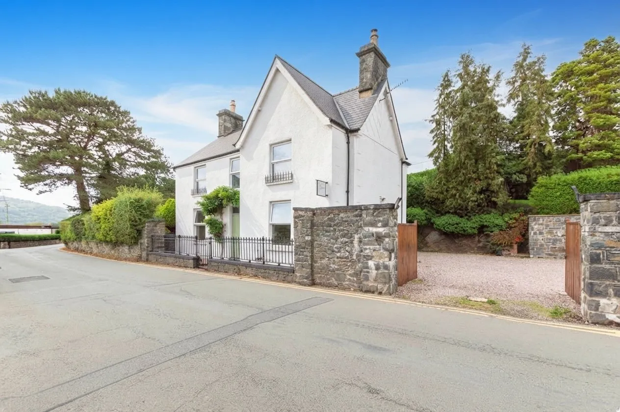 4 bed house for sale, Talybont Road, Llanrwst, LL26