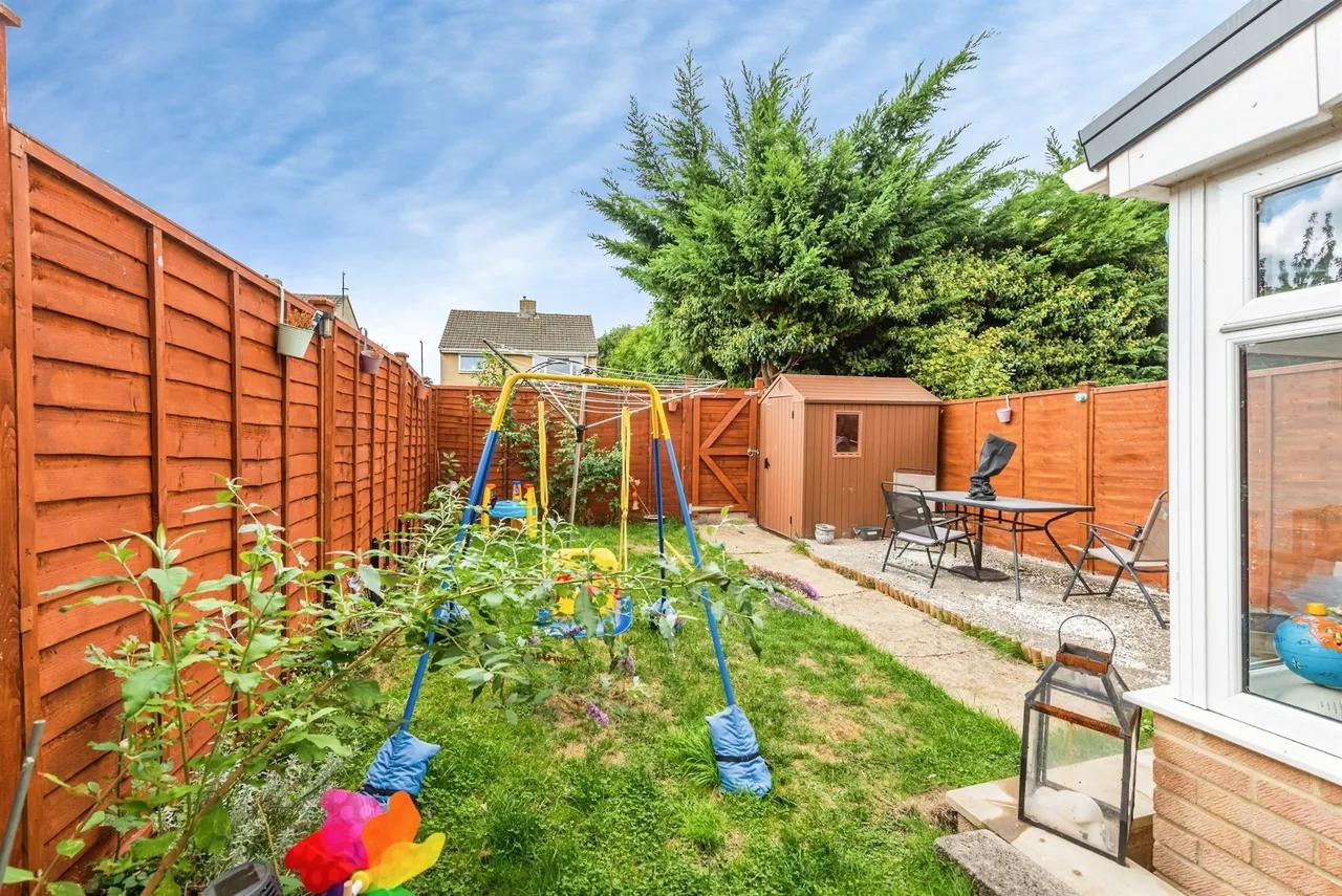 Larchmore Close, Swindon, SN25, photo 3