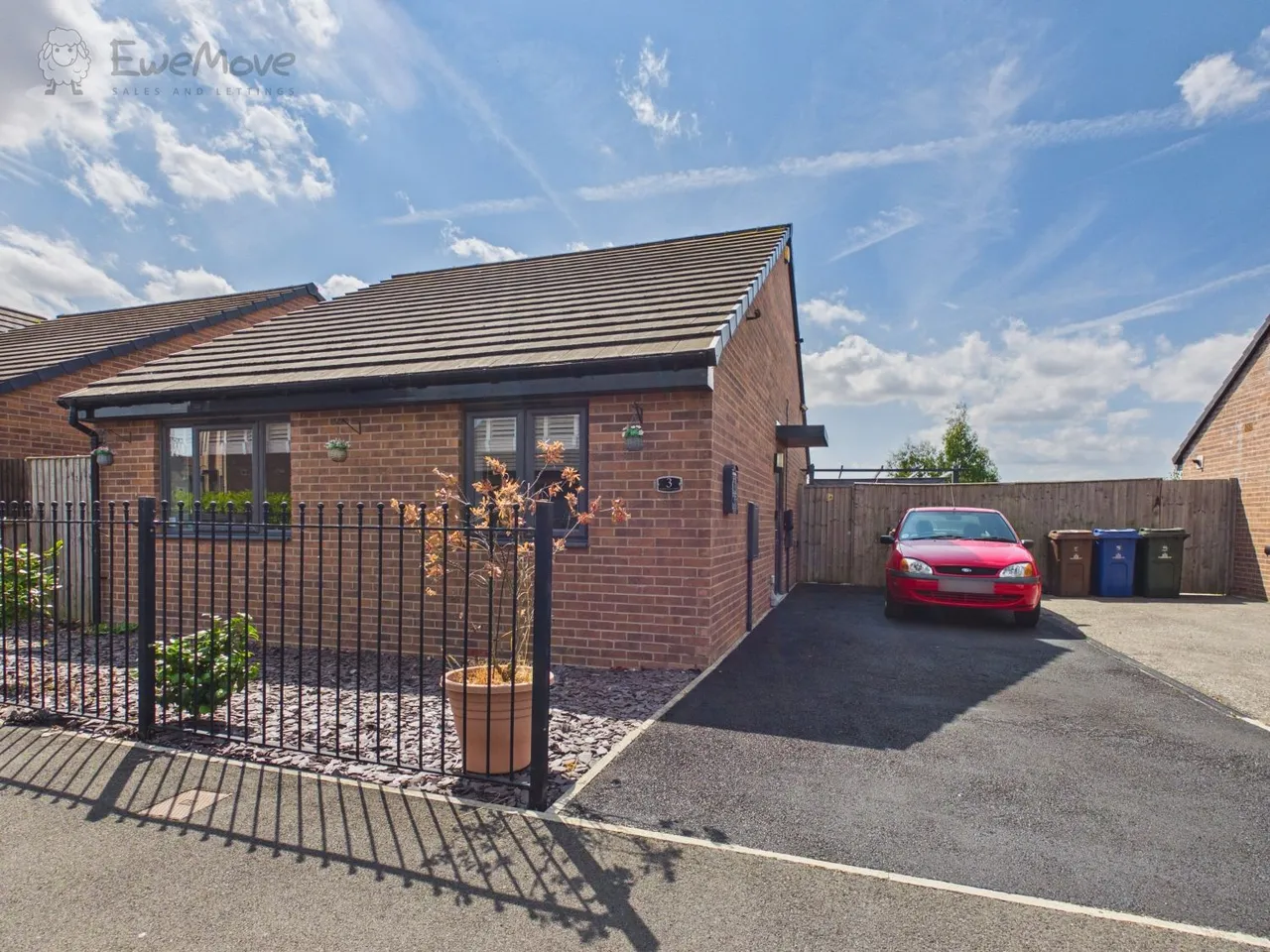 Emerald Green Grove, Thurnscoe, S63, photo 2