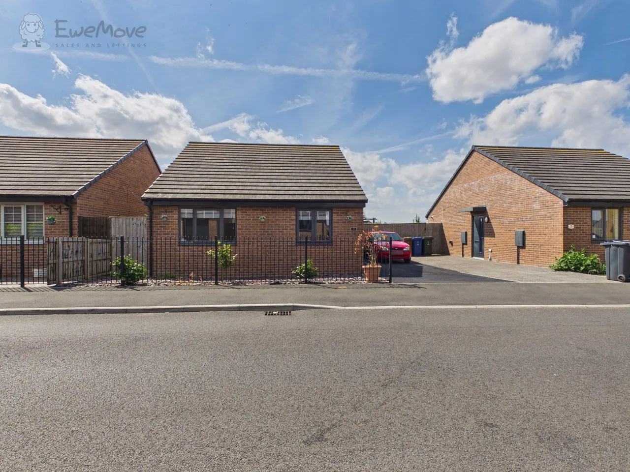 2 bed house for sale, Emerald Green Grove, Thurnscoe, S63